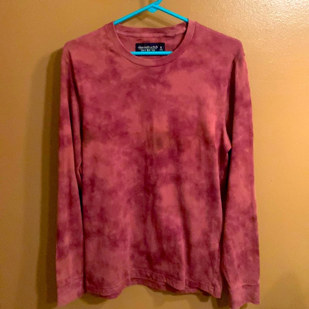 Mens Abercrombie & Fitch long sleeve tee. Size small.